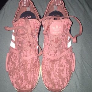 Women’s adidas sneakers 👟 💕